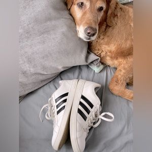 Adidas Grand Court comfort sneaker 8 with black stripes